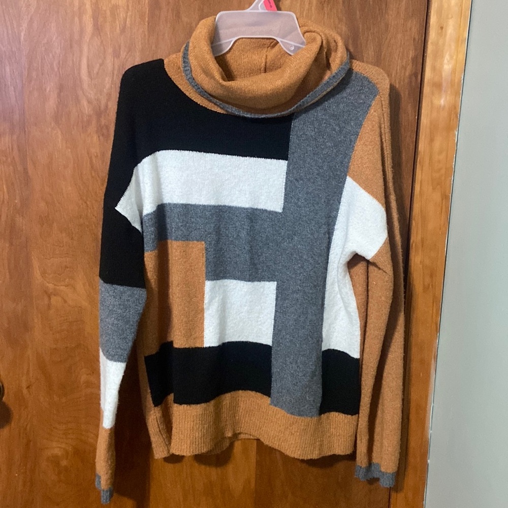 Nice woolen high neck with a pattern on small size this is new